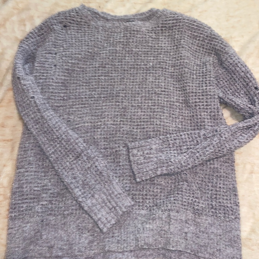 💗 3/$20 distressed sweater